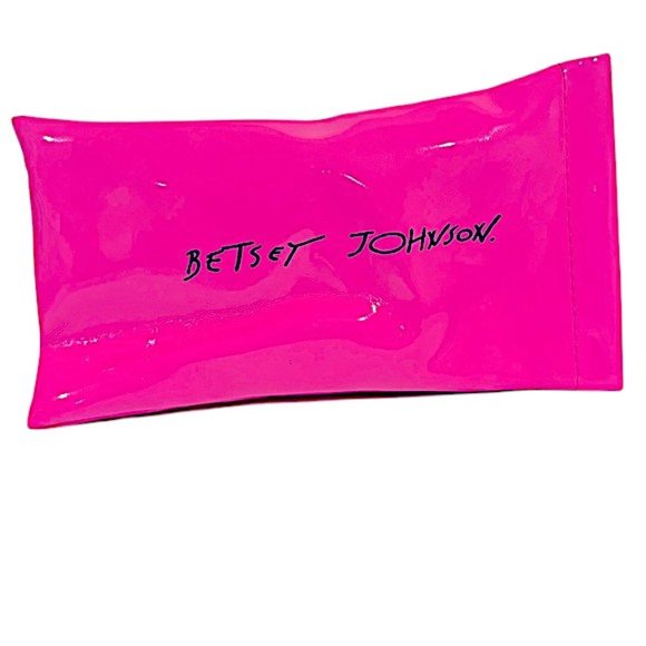 Betsey Johnson Heart Print Sunglasses NWT - Picture 4 of 4